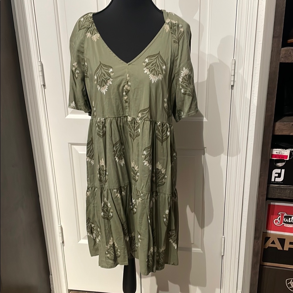 Old Navy Green Dress with Timeless Appeal (A)